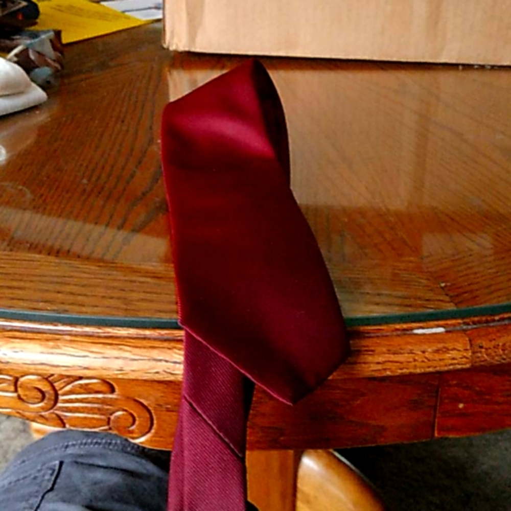 A damon tie